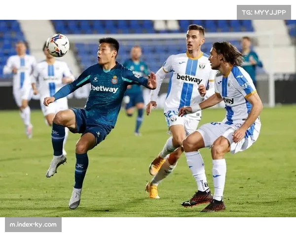 西甲赛事裁判尺度引发关注 严苛判罚影响球队防守策略